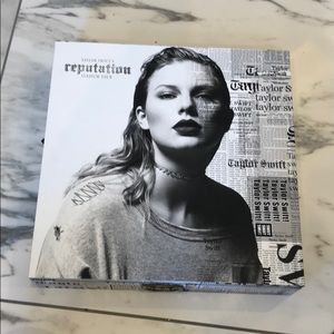 Taylor Swift Reputation stadium tour vip box set